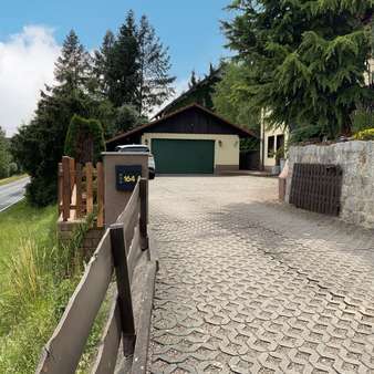 Hofauffahrt mit Doppelgarage - Einfamilienhaus in 98547 Schwarza mit 270m² kaufen