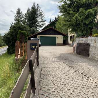 Hofauffahrt mit Doppelgarage Hofauffahrt mit Doppelgarage - Einfamilienhaus in 98547 Schwarza mit 270m² kaufen