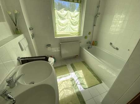 Badezimmer - Etagenwohnung in 98528 Suhl mit 60m² kaufen