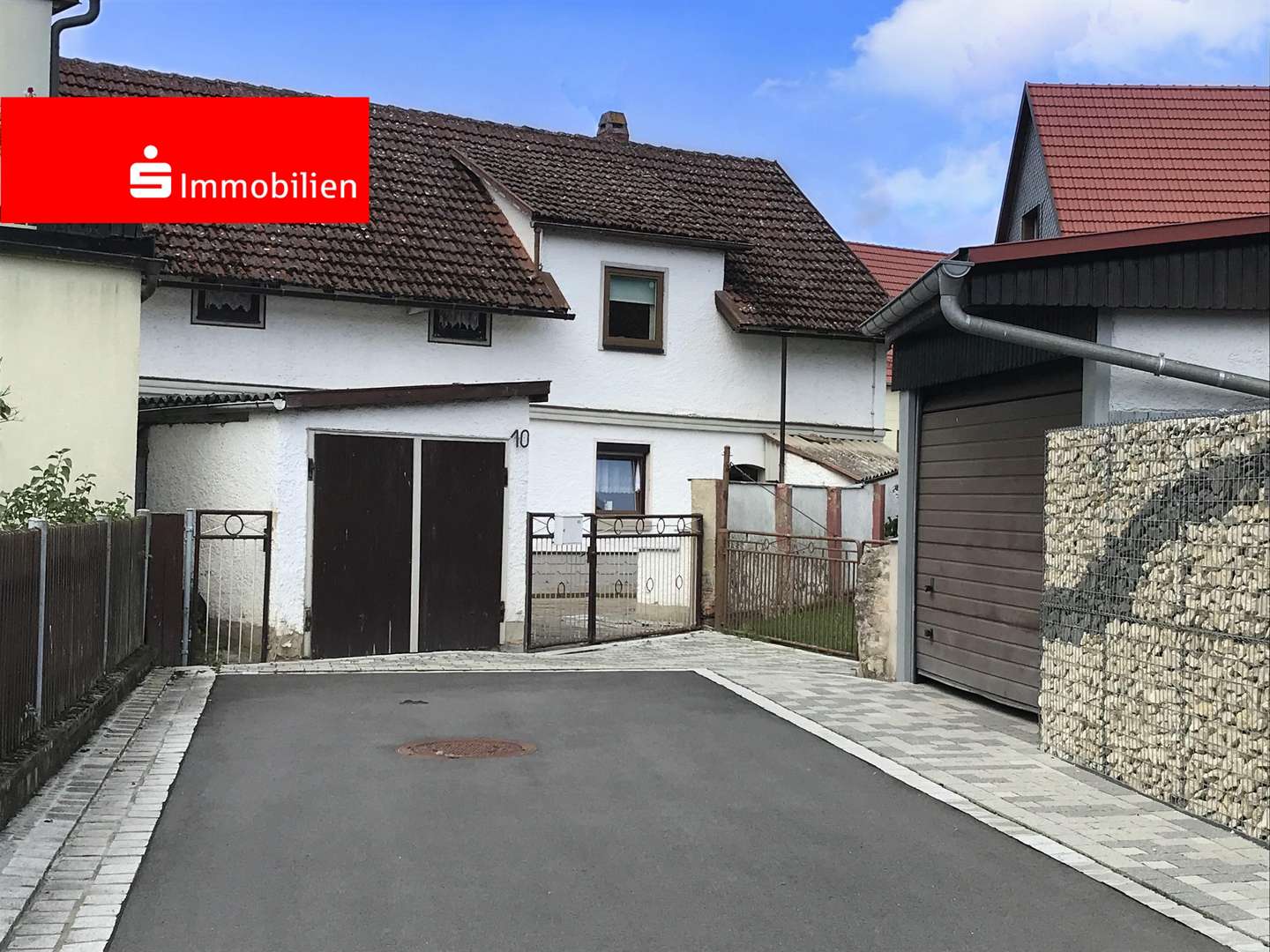 Einfahrt mit Garage - Einfamilienhaus in 98617 Obermaßfeld-Grimmenthal mit 100m² kaufen