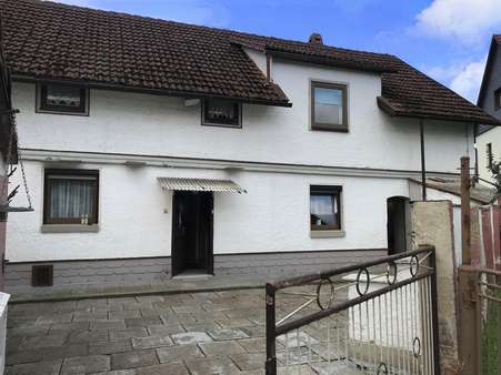 Hofeinfahrt - Einfamilienhaus in 98617 Obermaßfeld-Grimmenthal mit 100m² kaufen