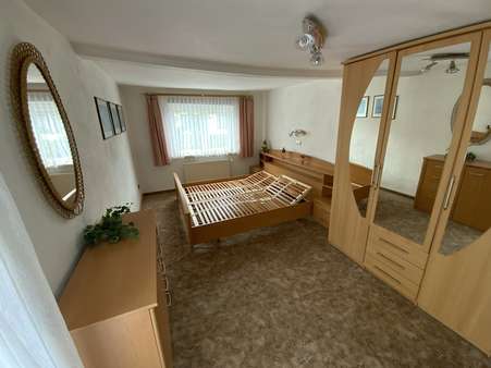 Schlafzimmer im OG - Einfamilienhaus in 98617 Meiningen mit 150m² kaufen
