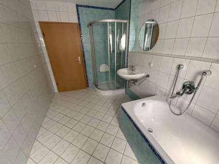 Badezimmer Badezimmer - Dachgeschosswohnung in 98544 Zella-Mehlis mit 107m² kaufen