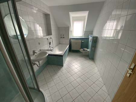 Badezimmer Badezimmer - Dachgeschosswohnung in 98544 Zella-Mehlis mit 107m² kaufen