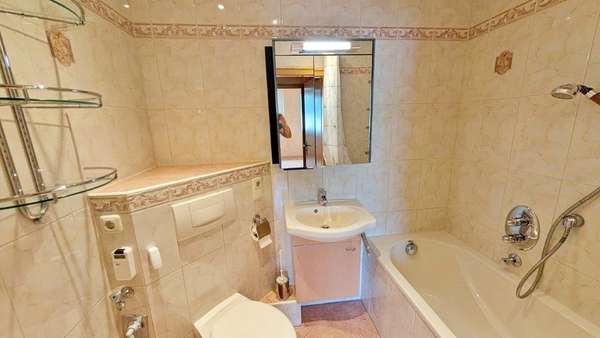 Badezimmer Badezimmer - Etagenwohnung in 98646 Hildburghausen mit 65m² kaufen