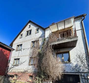 Hausansicht - rechte Hausseite Hausansicht - rechte Hausseite - Wohnung in 96528 Frankenblick mit 116m² kaufen