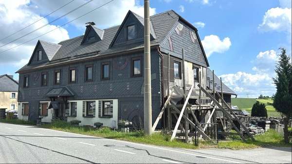 Front- und Seitenansicht - Einfamilienhaus in 02736 Beiersdorf mit 190m² kaufen