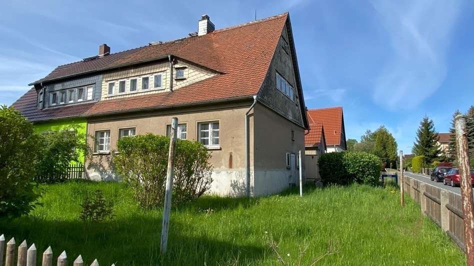 Seiten- und Rückansicht - Doppelhaushälfte in 02727 Ebersbach-Neugersdorf mit 98m² kaufen