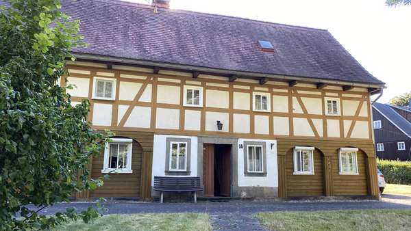 Vorderansicht Vorderansicht - Einfamilienhaus in 02782 Seifhennersdorf mit 160m² kaufen