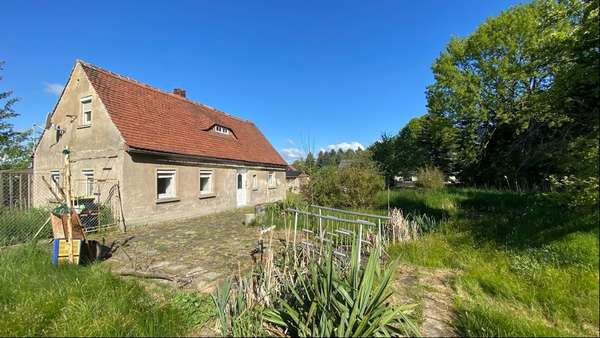 Front- und Seitenansicht - Einfamilienhaus in 02794 Leutersdorf mit 85m² kaufen