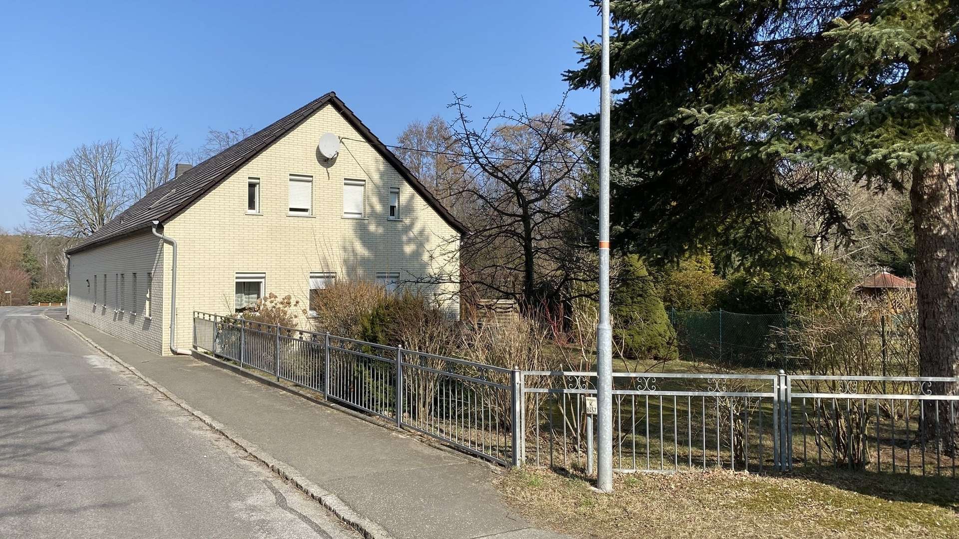 Straßenseitige Ansicht
