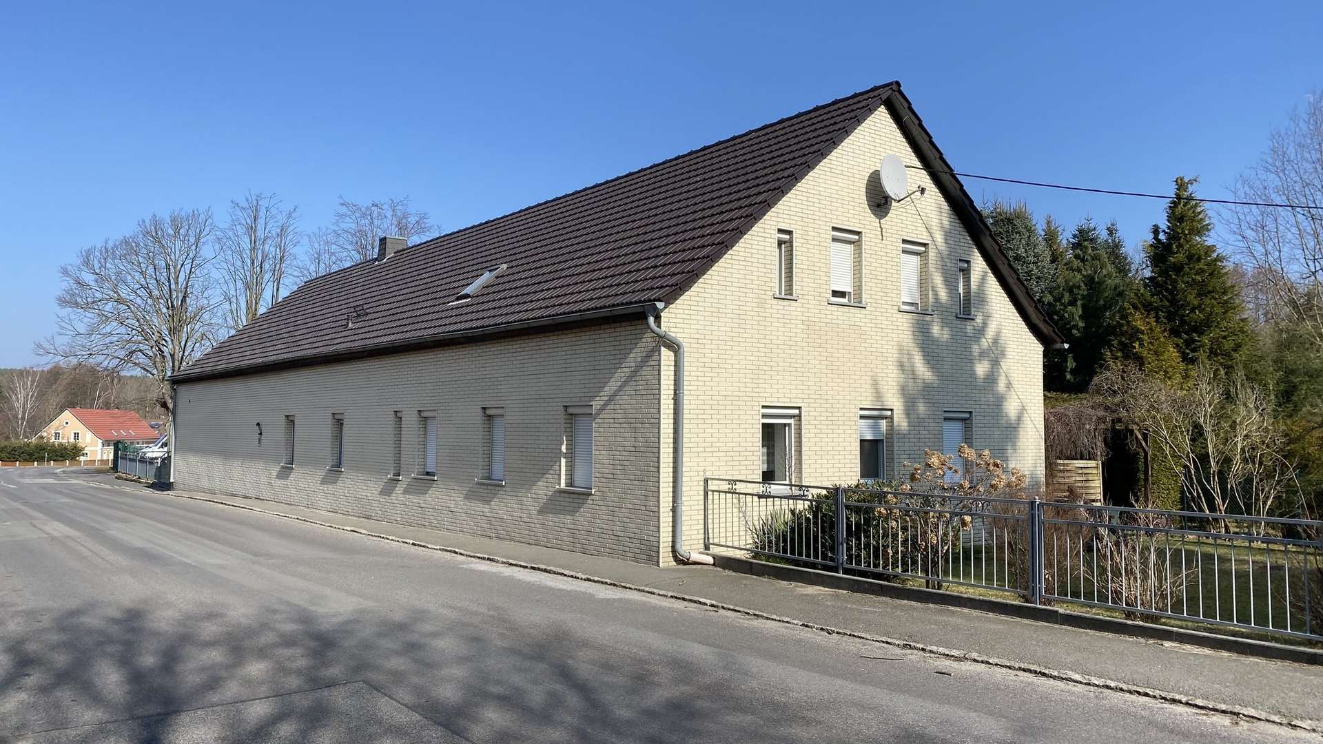 Straßenseitige Ansicht