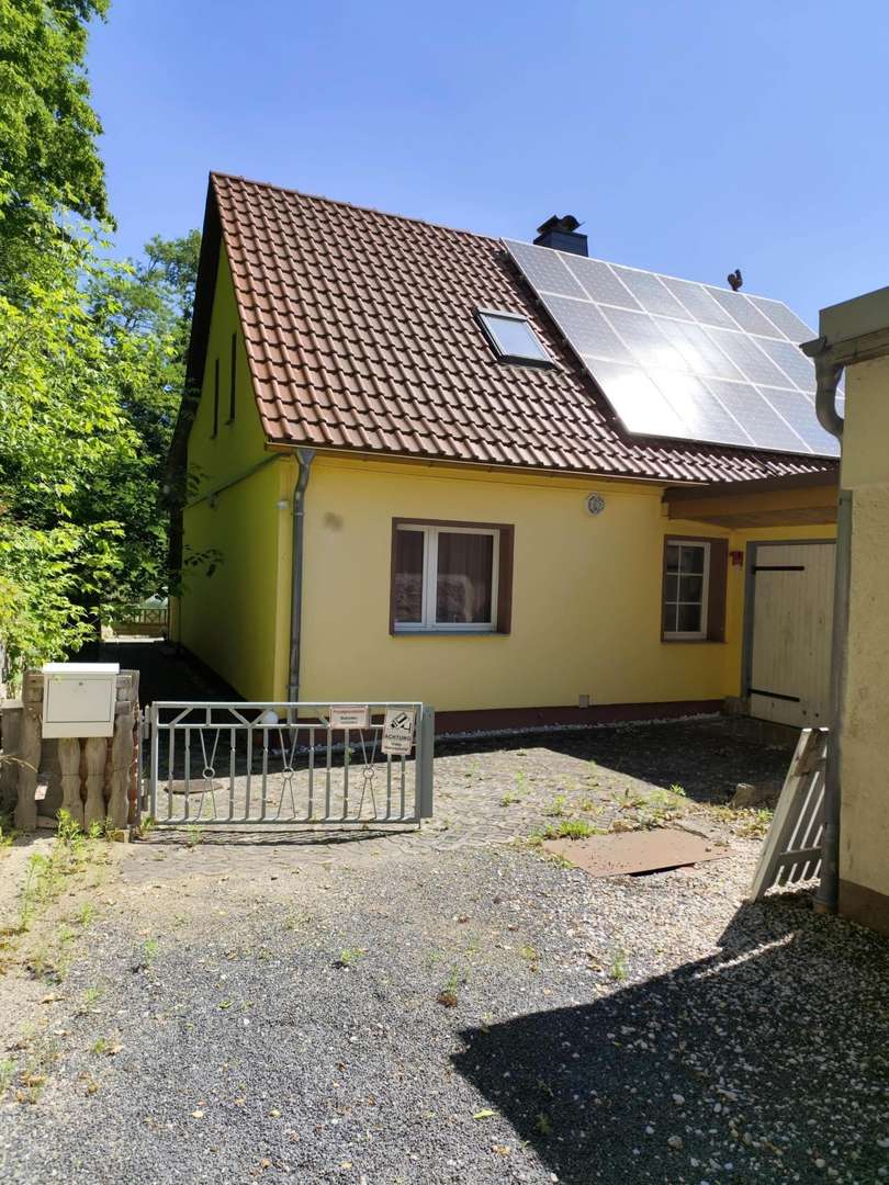 Titelbild Titelbild - Einfamilienhaus in 02906 Niesky mit 120m² kaufen