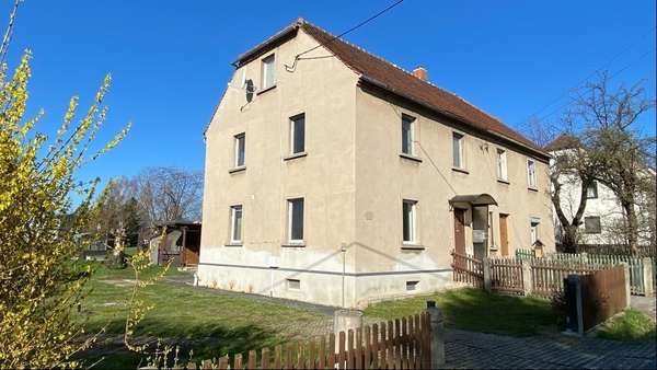 Front- und Seitenansicht - Doppelhaushälfte in 02747 Herrnhut mit 118m² kaufen