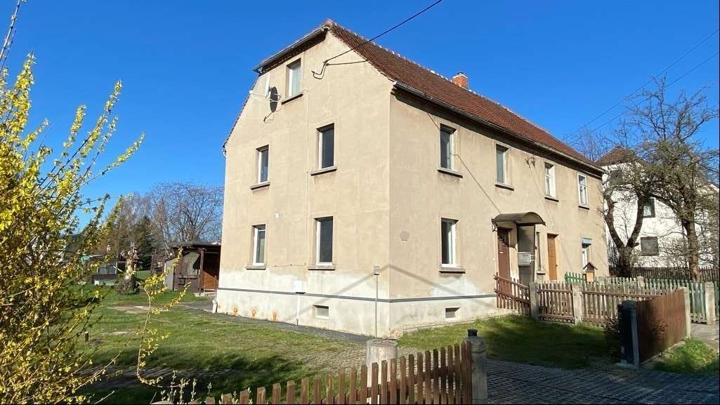 Front- und Seitenansicht - Doppelhaushälfte in 02747 Herrnhut mit 118m² kaufen