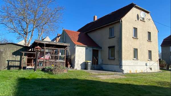 Seiten- und Rückansicht - Doppelhaushälfte in 02747 Herrnhut mit 118m² kaufen