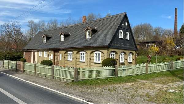 Front- und Seitenansicht - Einfamilienhaus in 02736 Oppach mit 100m² kaufen