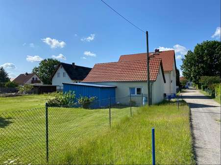 Nordansicht mit Nebengebäude - Einfamilienhaus in 02827 Görlitz mit 120m² kaufen