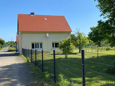 Südansicht mit Zufahrtsweg - Einfamilienhaus in 02827 Görlitz mit 120m² kaufen