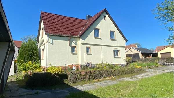 Seitenansicht - Einfamilienhaus in 02727 Ebersbach-Neugersdorf mit 88m² kaufen