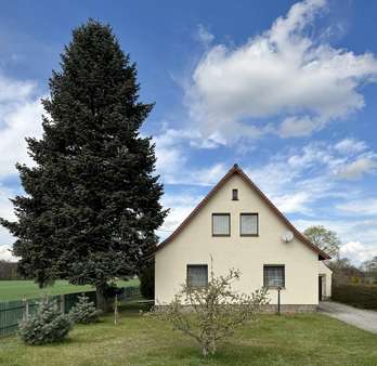 Südfassade und Vorgarten - Einfamilienhaus in 02929 Rothenburg mit 91m² kaufen