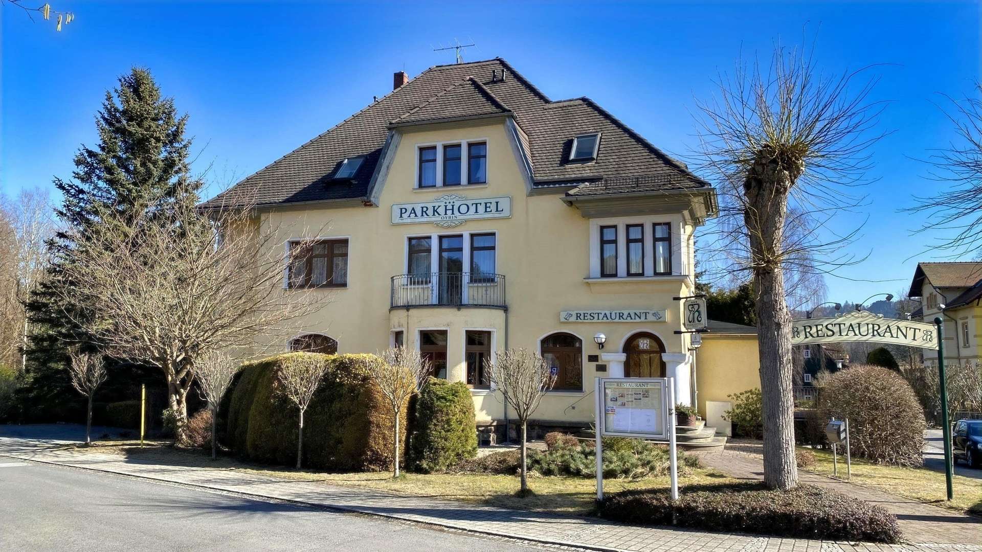 Straßenansicht - Villa in 02797 Kurort Oybin mit 632m² kaufen