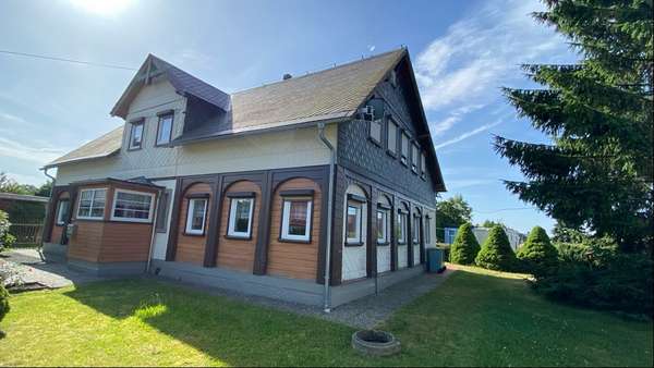 Front- und Seitenansicht Front- und Seitenansicht - Einfamilienhaus in 02727 Ebersbach-Neugersdorf mit 120m² kaufen