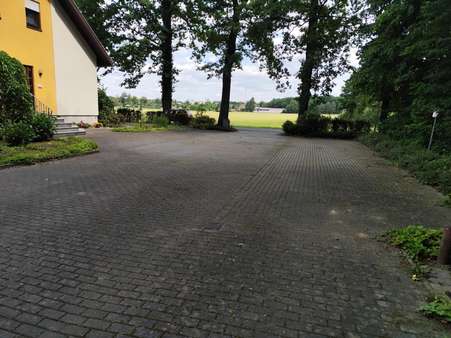 Parkplatz - Einfamilienhaus in 02906 Niesky mit 193m² kaufen