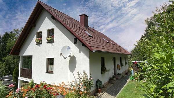 Seitenansicht Seitenansicht - Zweifamilienhaus in 02785 Olbersdorf mit 231m² kaufen