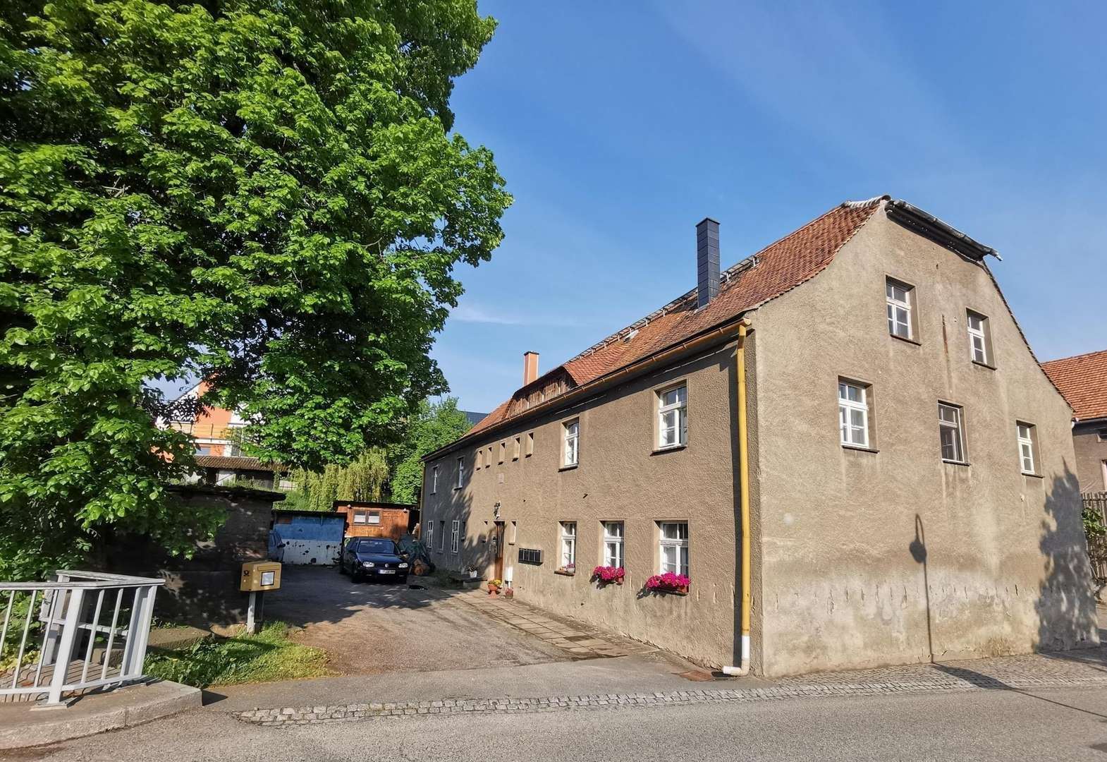 Straßenansicht - Mehrfamilienhaus in 02708 Niedercunnersdorf mit 246m² kaufen