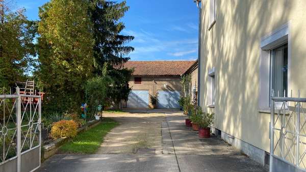 Einfahrtsbereich Einfahrtsbereich - Einfamilienhaus in 02929 Rothenburg mit 207m² kaufen