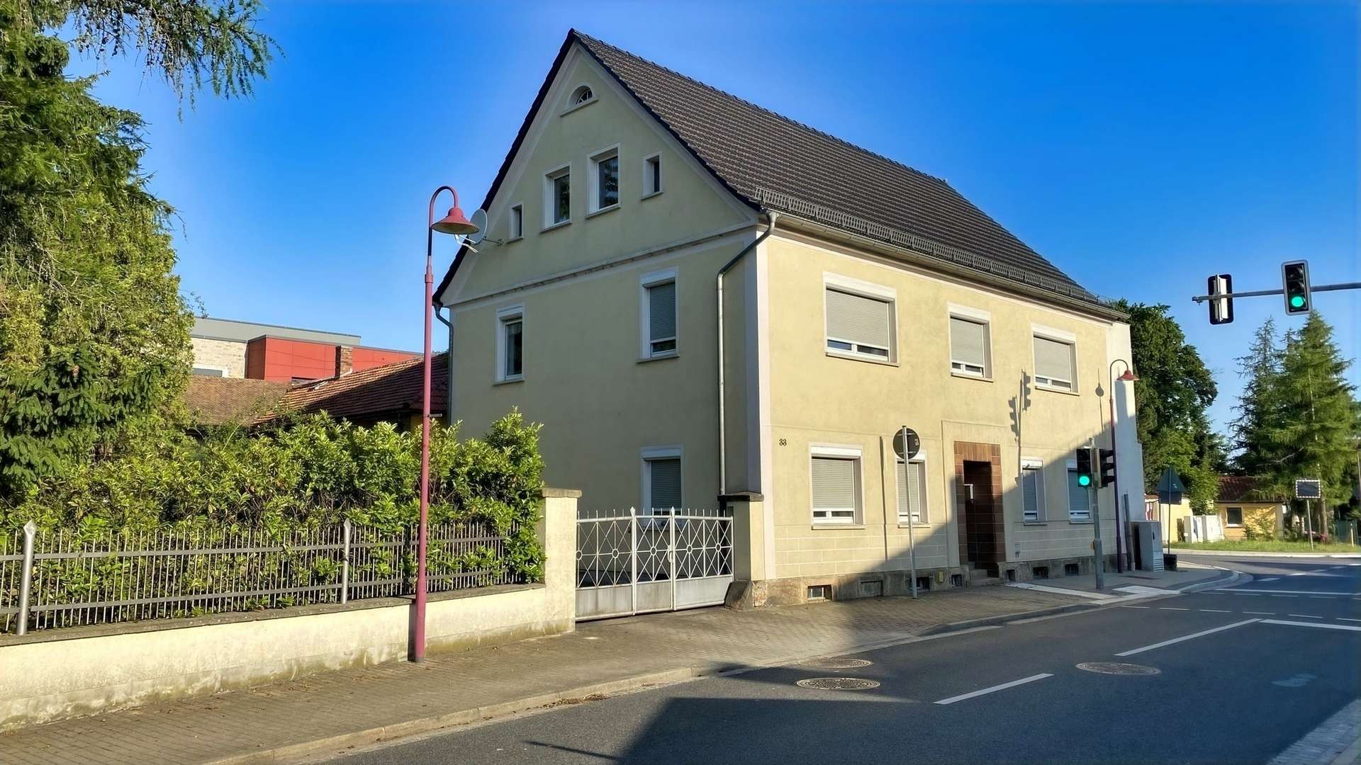 Titelbild Titelbild - Einfamilienhaus in 02929 Rothenburg mit 207m² kaufen