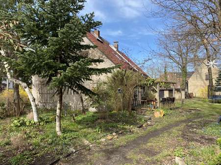 Grundstückseinfahrt - Doppelhaushälfte in 02906 Niesky mit 65m² kaufen