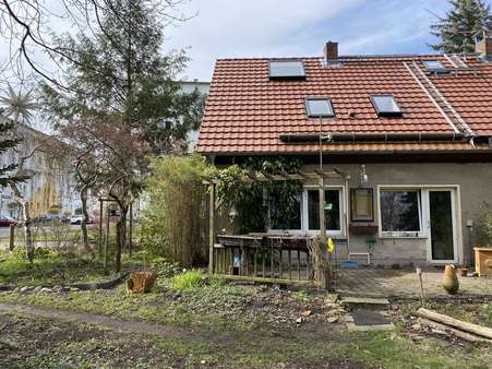 Rückansicht mit Terrasse - Doppelhaushälfte in 02906 Niesky mit 65m² kaufen