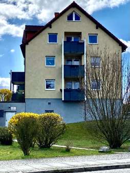 Ansicht Straßenseite - Maisonette-Wohnung in 02953 Bad Muskau mit 71m² als Kapitalanlage kaufen