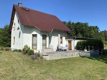Ansicht Haus mit Terrasse - Einfamilienhaus in 02906 Quitzdorf am See mit 104m² kaufen
