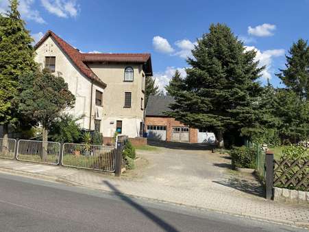 Grundstückseinfahrt - Mehrfamilienhaus in 02943 Boxberg mit 200m² als Kapitalanlage kaufen