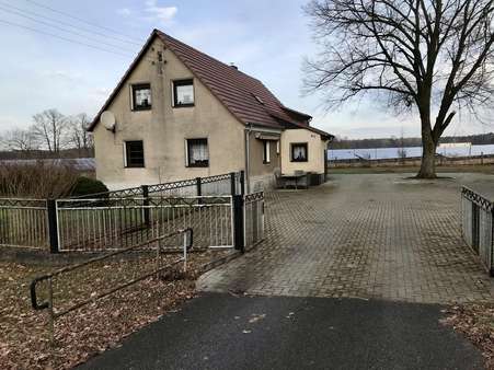 Grundstückseinfahrt - Einfamilienhaus in 02929 Rothenburg mit 86m² kaufen