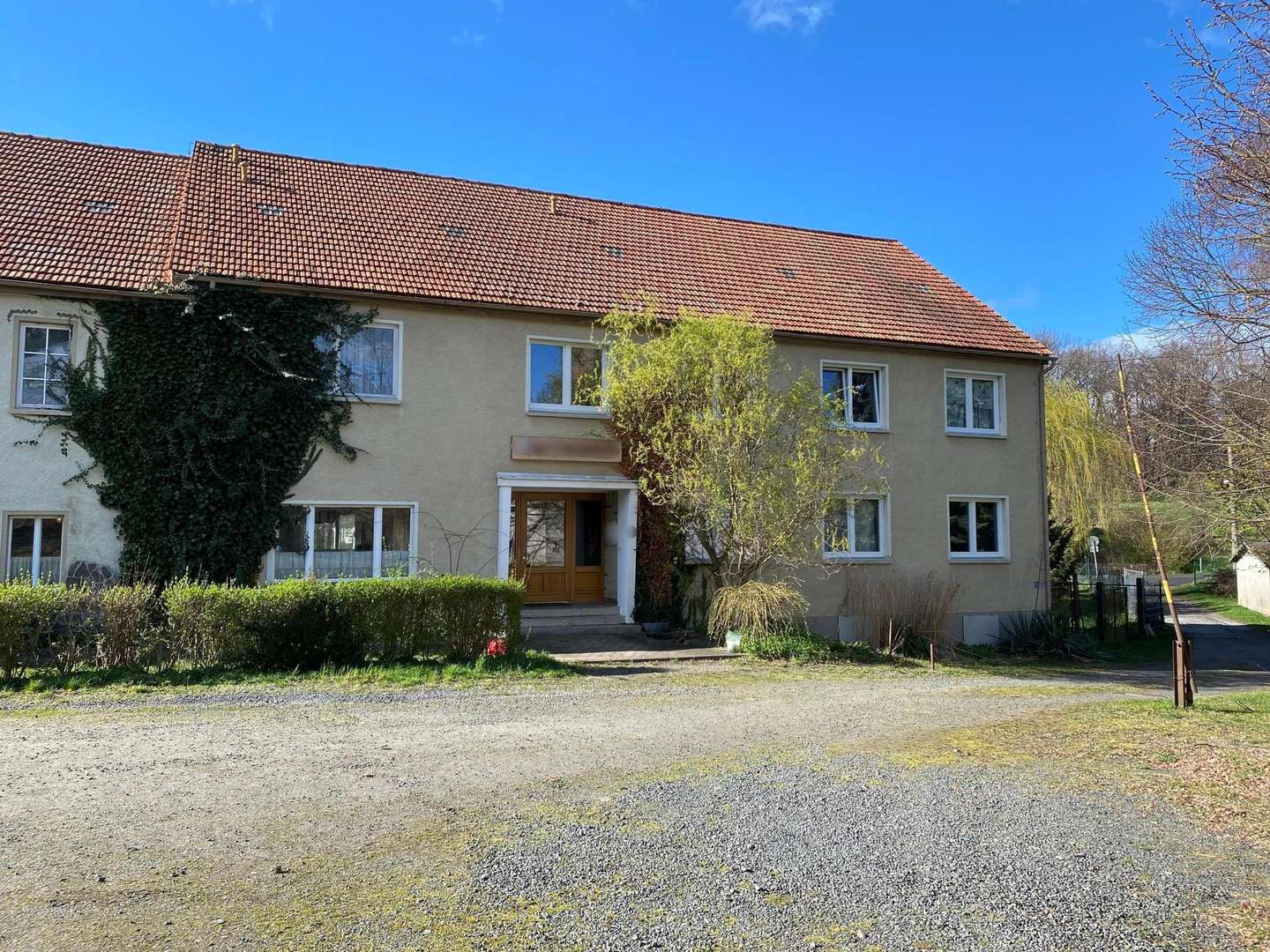 Vorderansicht - Zweifamilienhaus in 02779 Großschönau mit 680m² kaufen