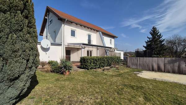 Hausansicht aus dem Garten - Doppelhaushälfte in 02957 Krauschwitz mit 210m² kaufen