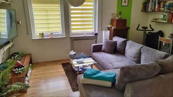 Wohnzimmer - Erdgeschosswohnung in 01109 Dresden mit 52m² kaufen