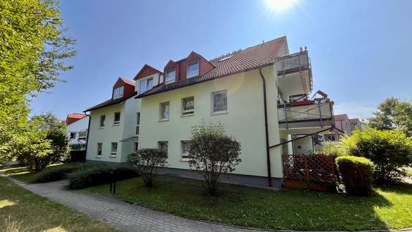 Hausansicht von hinten - Etagenwohnung in 01723 Kesselsdorf mit 31m² kaufen