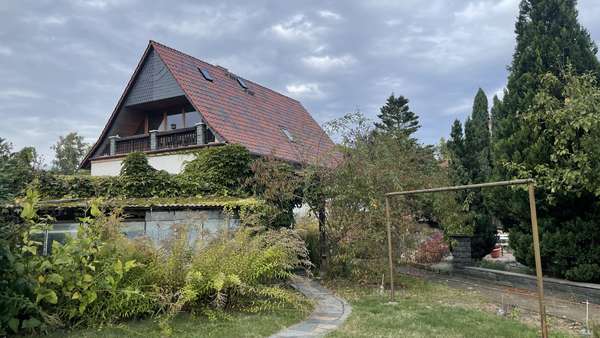 Ansicht vom Garten - Einfamilienhaus in 02977 Hoyerswerda mit 141m² kaufen