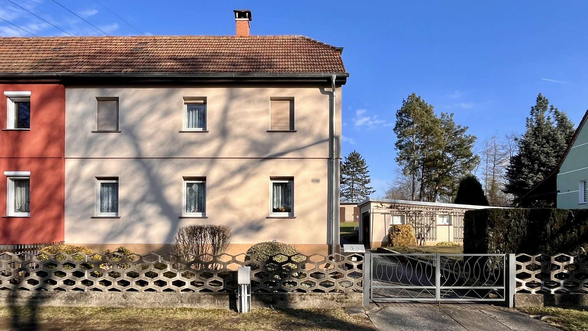Frontansicht - Doppelhaushälfte in 01108 Dresden mit 91m² kaufen