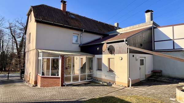 Hausansicht von hinten - Doppelhaushälfte in 01108 Dresden mit 91m² kaufen