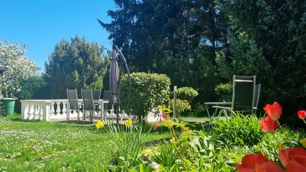 Sitzecke im Garten Sitzecke im Garten - Doppelhaushälfte in 01169 Dresden mit 145m² kaufen
