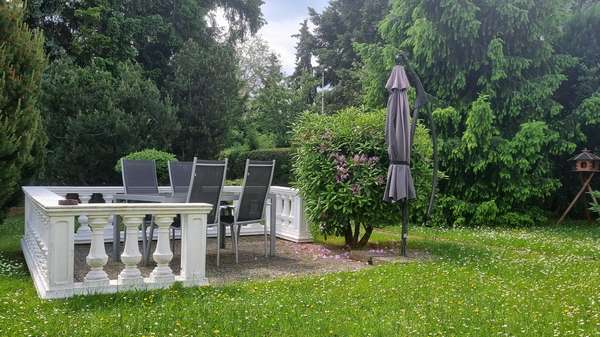 Sitzecke im Garten Sitzecke im Garten - Doppelhaushälfte in 01169 Dresden mit 145m² kaufen