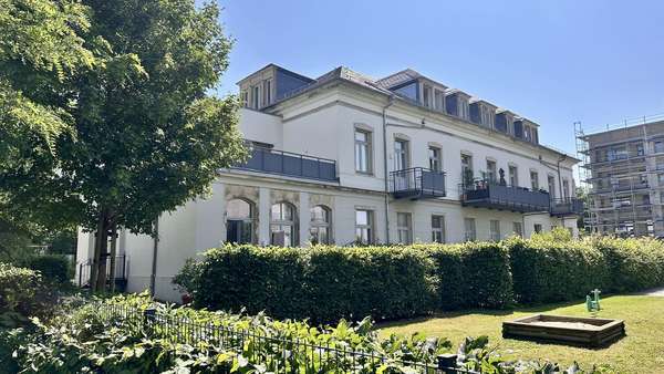 Hinteransicht links - Dachgeschosswohnung in 01097 Dresden mit 104m² kaufen