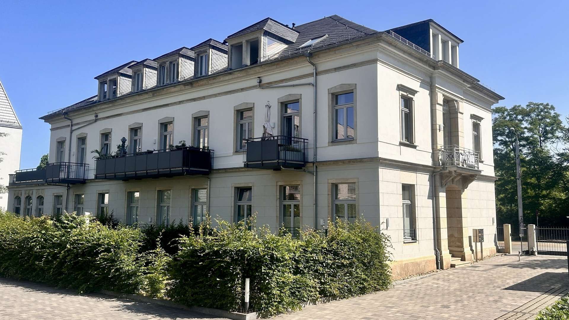 Hinteransicht rechts - Dachgeschosswohnung in 01097 Dresden mit 104m² kaufen