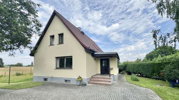 Gebäudeansicht Gebäudeansicht - Einfamilienhaus in 01328 Dresden mit 111m² kaufen
